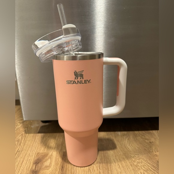 Stanley Other - Stanley 40 oz Quencher - Peach